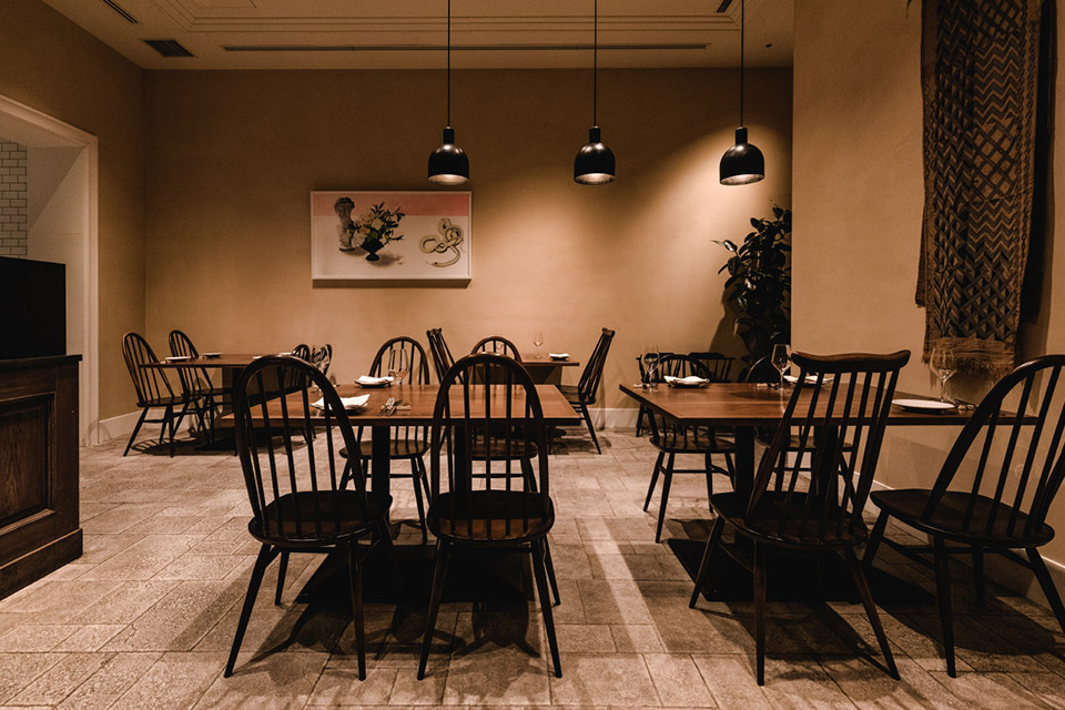 DININGROOM（ダイニングルーム）のイメージ画像が表示されています。